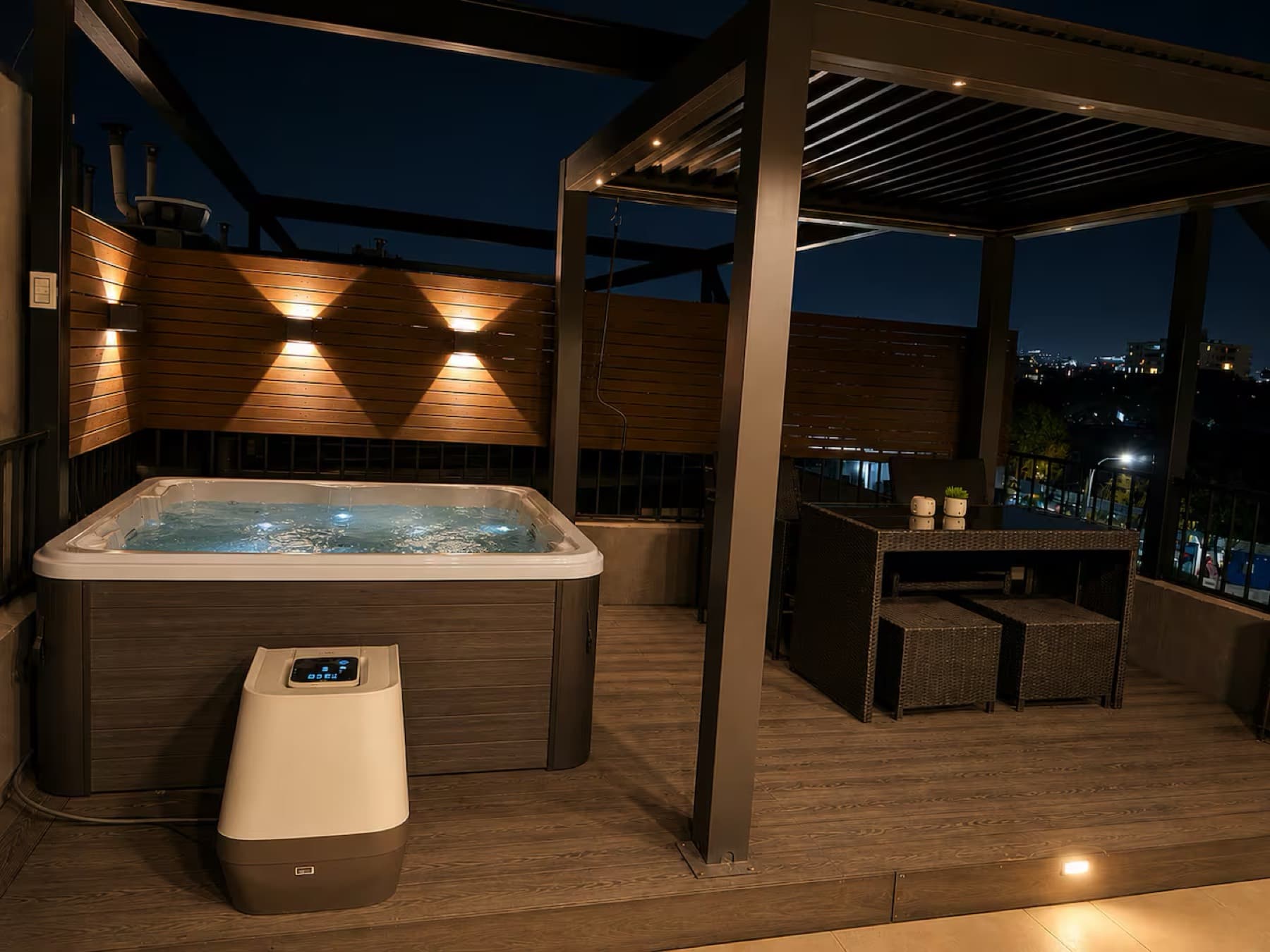 Tinaja caliente bajo una pérgola en la terraza, de noche
